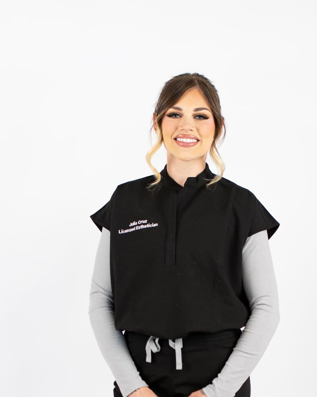 Julia Cruz, Esteticista y lashista, Statement Barbershop & Salon, Kennewick